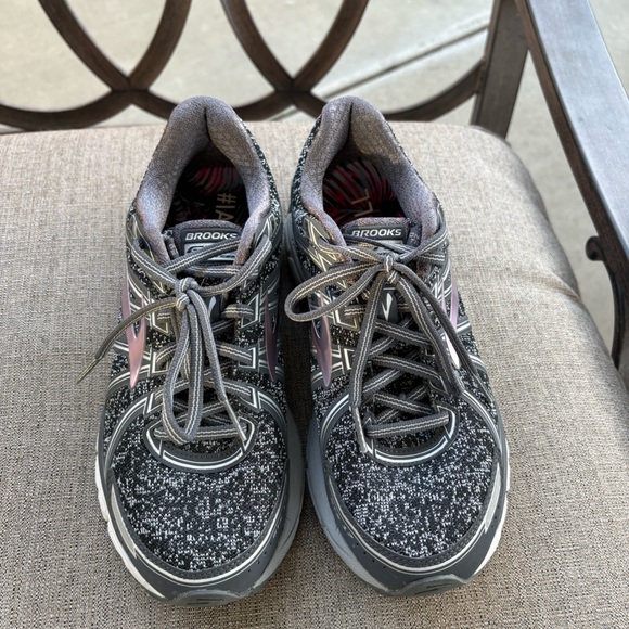 EUC Brooks GTS17 DNA running shoe. Size 8 women’s - Picture 2 of 4